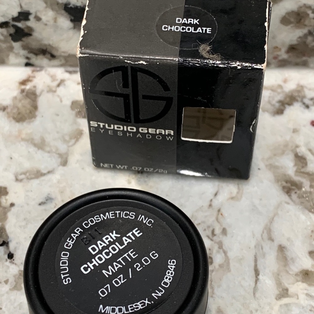 ☘️4/$26 Studio Gear matte shadow full size NWT - Picture 3 of 3